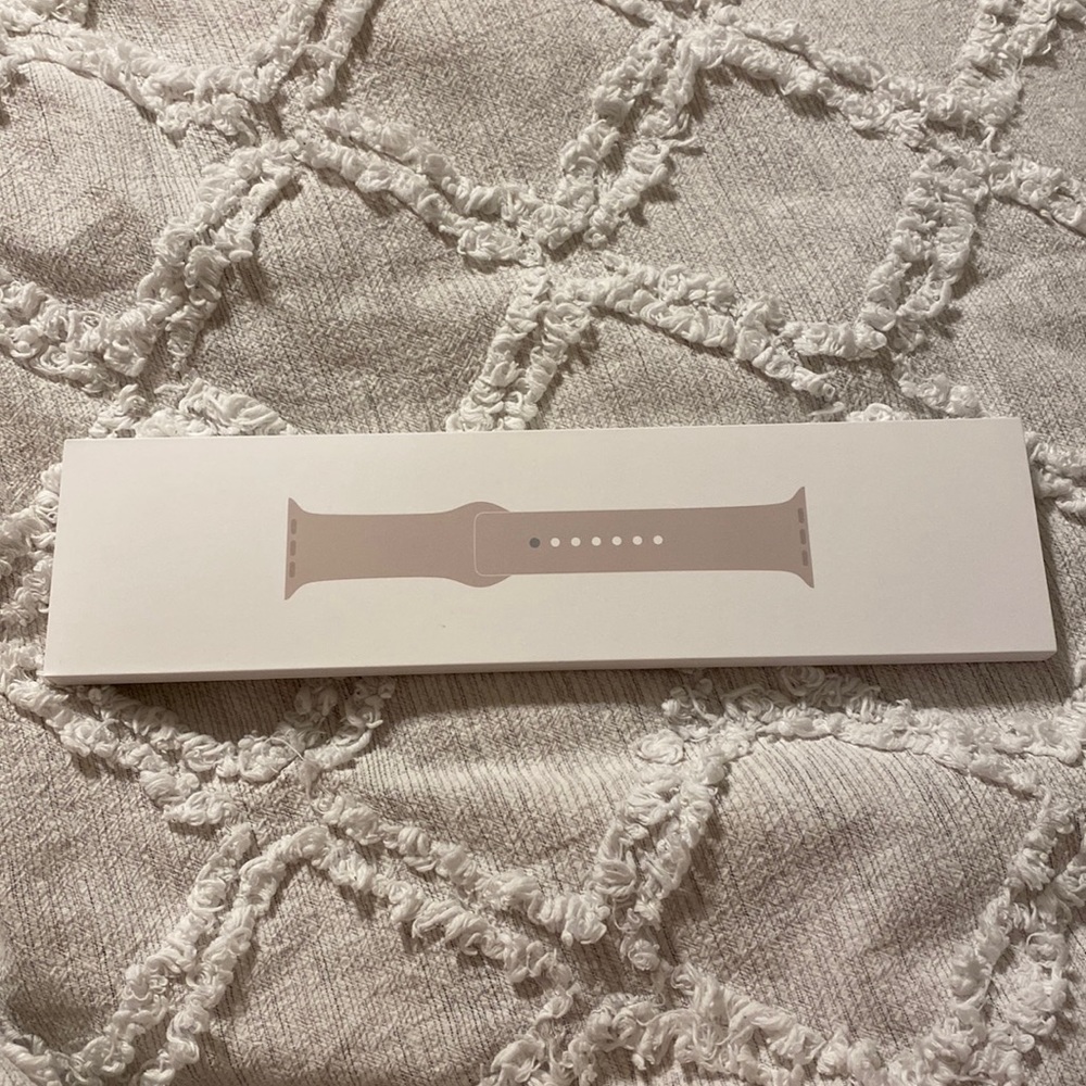 NEW UNOPENED 41MM Apple Watch Starlight Sport Band